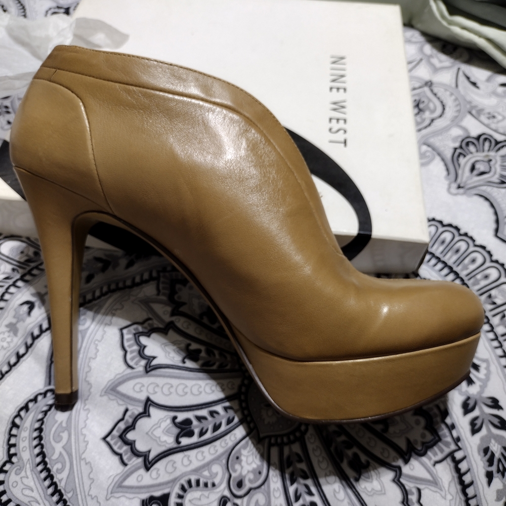New Never Worn Nine West Tan Heeled Booties with Stiletto Heel